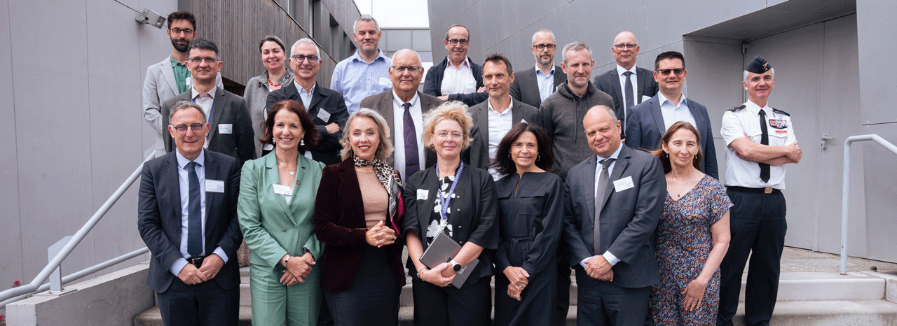 Former 11 000 futurs professionnels du spatial : le projet COMETES est lancé Former 11 000 futurs professionnels du spatial : le projet COMETES est lancé