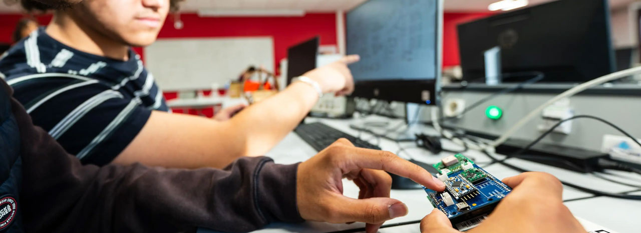 Une passerelle entre l'IUT GEII de Bordeaux et l'ENSEIRB-MATMECA est désormais possible ! Une passerelle entre l'IUT GEII de Bordeaux et l'ENSEIRB-MATMECA est désormais possible !