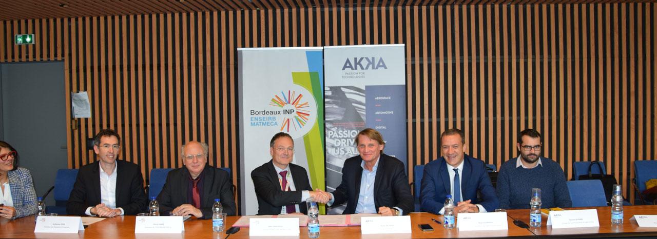 Signature d'un accord de partenariat Akka - ENSEIRB-MATMECA